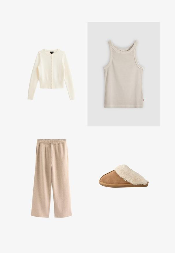 Cardigan côtelé crème en tissu doux, avec un col rond, des manches longues et une fermeture à boutons à l'avant avec de petits boutons.; Débardeur beige côtelé sans manches avec encolure ronde et coupe ajustée, présenté sur un fond gris.; Pantalon beige à jambes larges avec taille élastique et cordon, en tissu doux et moucheté.; Chausson marron à enfiler avec doublure et semelle en fausse fourrure beige douce, vue de côté sur fond blanc.