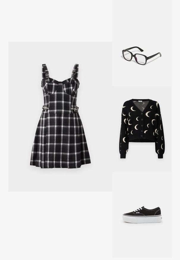 Noisy May NMCHARLOTT V-NECK CARDIGAN - Cardigan - black; The Ragged Priest MONARCH DRESS - Hverdagskjole - black; Sort lærred sneakers med en hvid gummi platform sål, der har hvide snørebånd og syninger, ikonisk branding på siden, lav-top design.; Sorte rektangulære briller med klare linser, der har afrundede kanter og sideaccenter, med en blank finish på stellet og arme.