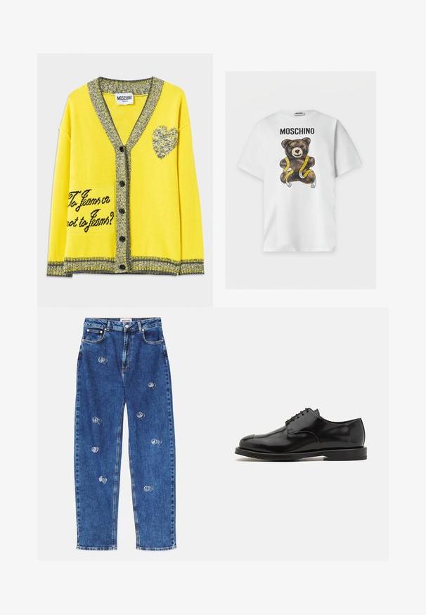 Gul strikket cardigan med grå detaljer, har et hjerte design og teksten "To jeans eller ikke to jeans?" på venstre lomme. Seks sorte knapper.; Hvid T-shirt med korte ærmer med teksten "MOSCHINO" og en brun tøjdims viklet ind i et gult målebånd på fronten.; Mørkeblå denim jeans med en afslappet, lige benudskæring. Har sølvfarvede fredssymbol- og hjerte-patches på forsiden. Klassisk fem-lomme design.; Sorte læderherresko med en poleret finish, rund tå, snørelukning, kontrasterende sål og minimalistiske syninger.