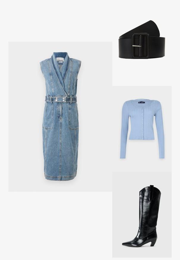 Cárdigan de canalé azul claro con mangas largas, escote redondo con borde festoneado y cierre de botones con pequeños botones decorativos.; Vestido de mezclilla con un escote en V pronunciado, diseño sin mangas, cintura ajustada con cinturón, dos bolsillos frontales y costuras en contraste. Color azul claro.; Botas de cuero negras hasta la rodilla con punta afilada, tacón bajo y detalle de costura decorativa en los laterales. Acabado suave y brillante.; Cinturón de cuero negro con hebilla rectangular de plata, textura suave y extremo en punta. El diseño es simple y funcional.