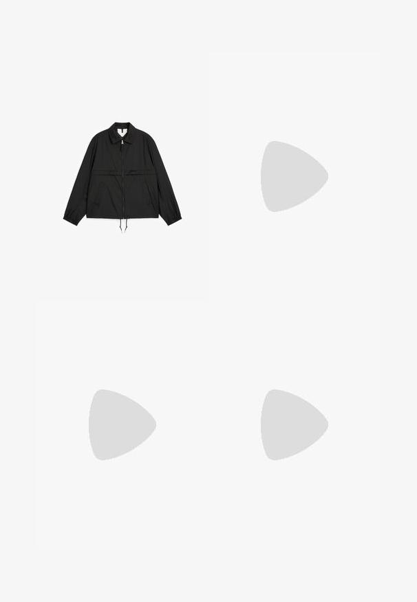 Schwarze leichte Jacke mit Frontreißverschluss, zwei schrägen Taschen, elastischen Bündchen, Kragen und verstellbaren Kordeln am Saum.; Weißes Sweatshirt mit langen Ärmeln, rundem Kragen und rotem CK-Logo, umgeben von schwarzem Text mit der Aufschrift "Calvin Klein New York City Seit 1968" auf der Vorderseite.; Helle blaue, gerade geschnittene Jeans aus Baumwoll-Denim. Verfügt über fünf Taschen, einen frontalen Knopfverschluss und dezente Steppdetails.; Beige Wildlederschuhe mit einer weißen Gummisohle, runder Zehenpartie, flachen Schnürsenkeln und einem dezenten Logo an der Seite. Glatte Textur und minimalistisches Design.