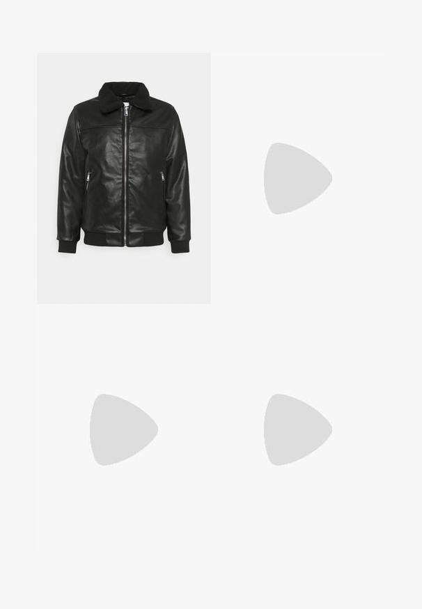 Lindbergh JACKET - Chaqueta de cuero sintético - black; Jersey negro de cuello alto y manga larga con puños y dobladillo acanalados, fabricado con un tejido de punto suave.; Chinos negros con una suave tela de algodón, diseño de pierna recta, bolsillos frontales y cierre de un solo botón. Sin patrones ni acentos visibles.; Mocasines de cuero negro con un acabado suave, que cuentan con una correa decorativa y costuras en contraste, combinados con pantalones beiges.