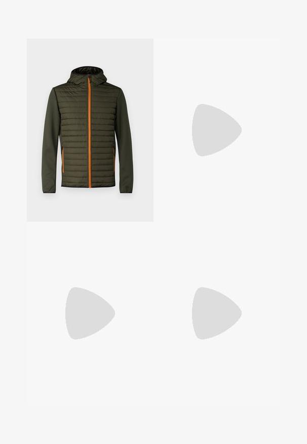 Chaqueta acolchada en verde oscuro con un zipper naranja. Presenta una capucha y mangas suaves. Costuras horizontales en el panel del pecho para darle textura.; Camiseta henley de manga larga azul marino con escote redondeado, tapeta con dos botones y puños acanalados. Textura suave, diseño casual.; Jeans de mezclilla azul oscuro con corte recto, que cuentan con un cierre de botón, cinco bolsillos y detalles de costura en contraste.; Zapatillas de cuero blanca con un acabado suave, punta redondeada, cordones planos y una suela texturada. Acento de ante gris en el talón.