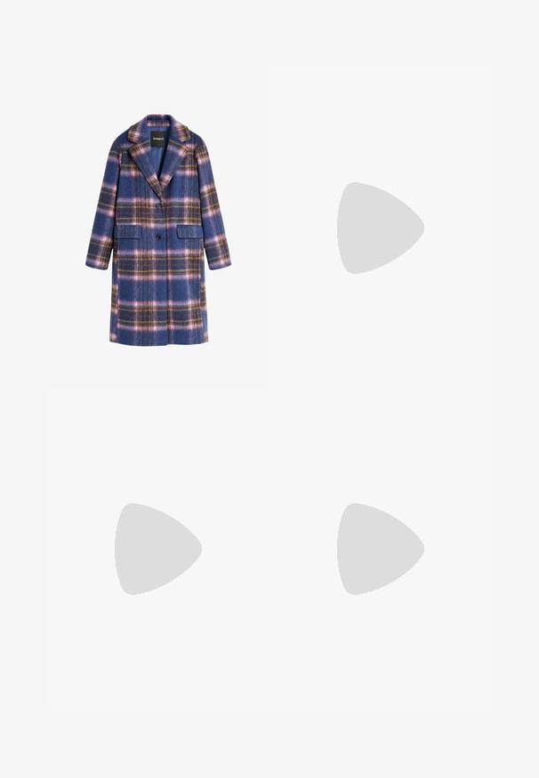 Lang uldfrakke med blå, pink og brun ternet mønster, to knapper, bred krave og forlommer med klap.; Farverig strikket sweater med V-hals og lange ærmer, med patchwork-mønster i gule, blå, røde og grå nuancer.; Grønne fløjl bukser med en vid ben-design, elastisk talje og to sidelommer. Texturen har fine lodrette ribber.; Burgundy læder loafers med rund tå, prydet med en dekorativ rem, chunky sort platformsål og subtilt logo på hælen.