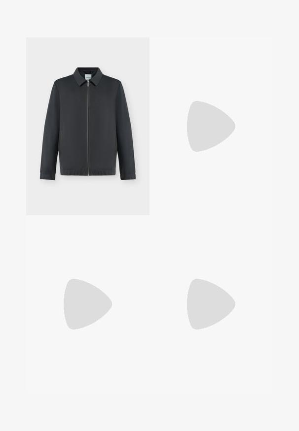 Veste zippée gris foncé avec un col et deux poches latérales, montrée sur un fond blanc uni.; T-shirt blanc pour homme à manches courtes avec col en V et petit logo « GUESS » sur la poitrine gauche, présenté sur un fond clair uni.; Jean droit en denim bleu clair avec bouton à l'avant et poches, présenté sur un fond blanc uni.; Baskets en suède noir au design basse, à bout rond et semelle en caoutchouc blanche. Elles possèdent des lacets noirs et un branding minimaliste sur le côté.