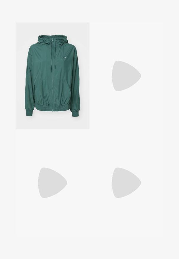 Nike Sportswear Trainingsvest - vintage green/white; Korte mouw cropped top van rekbare, gladde stof met een levendige meerkleurige print met basketbalmotieven en een ontwerp met hoge kraag.; Witte cargobroek met een wijde pijpdesign, voorzien van een elastische tailleband en zijzakken. Gelaagd materiaal met een gladde afwerking.; Witte hoge sneakers van leer met een gevoerde kraag, geperforeerde neus, veters en een verstelbare enkelband; logo op de zijkant.