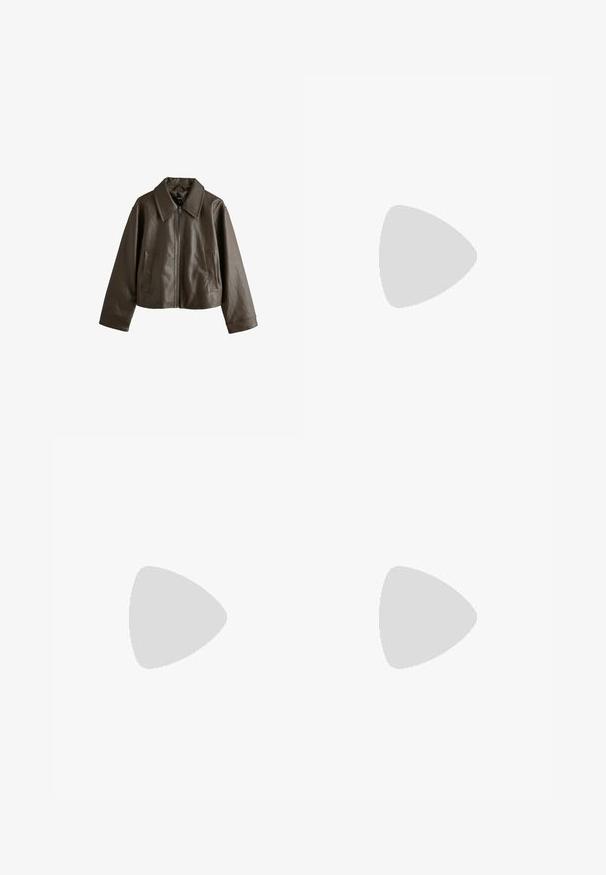 Veste marron en simili cuir avec une fermeture éclair devant, un large col, des manches longues et deux poches verticales sur le devant.; Haut court à manches longues blanc, en coton doux, avec un col rond et une coupe ajustée, comportant des coutures minimes et sans ornements.; Jean en denim foncé avec une coupe large, doté d'une taille haute, de cinq poches et d'un léger délavage sur le devant.; Bottines en suède marron avec une doublure en peluche, semelle épaisse en beige et une poignée à l'arrière. Surface texturée avec des détails de couture visibles.