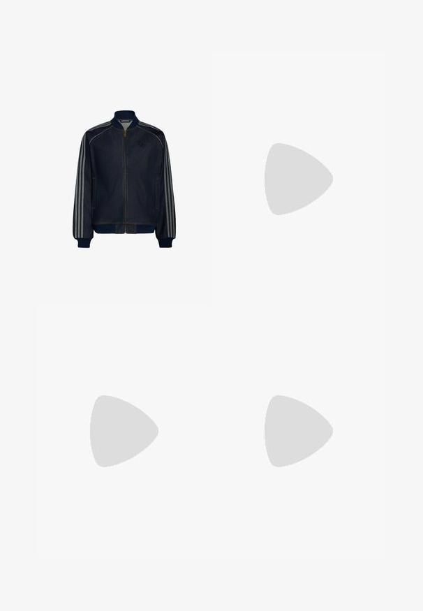 Dunkelblaue Trainingsjacke mit Reißverschluss, geripptem Kragen und Bündchen, mit drei hellgrauen Streifen entlang jedes Ärmels.; Langärmliges Fußballtrikot in Beige mit weißen Streifen; verfügt über einen braunen Kragen und Bündchen, ein großes rotes "TORSION SYSTEM"-Logo und adidas-Branding.; Marineblaue Sportshorts aus leichtem Material, mit einem elastischen Bund und drei weißen Streifen an den Seiten. Adidas-Logo sichtbar.; Schwarzer Adidas-Sneaker mit weißen Streifen, blauen Schnürsenkeln und Gummisohle, der über einer grauen Betontreppe im weichen Licht schwebt.