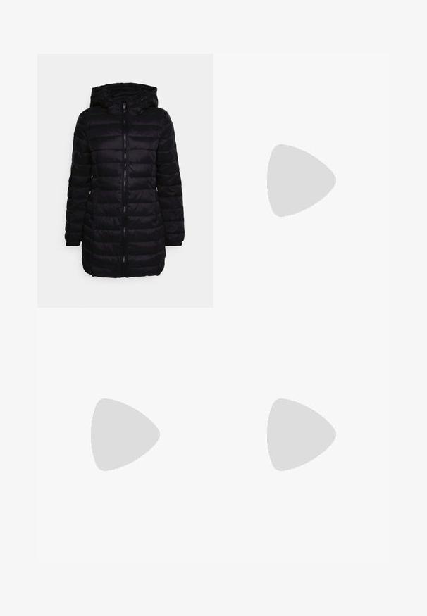 Chaqueta acolchada negra con cremallera en la parte delantera, capucha y diseño acolchado. Presenta una textura suave y puños elásticos.; Suéter blanco de cuello alto con canalé y mangas largas, que presenta un diseño ajustado y una textura suave. Cuello plano y aspecto sin costuras.; Pantalones negros con una cintura alta y detalle de cinturón atado. Fabricados con una tela suave, con una textura lisa y un diseño de pierna ceñida.; Zapato de tacón alto blanco con diseño de punta, material de cuero, correa para el tobillo ajustable adornada con rhinestones y un delgado tacón de aguja.