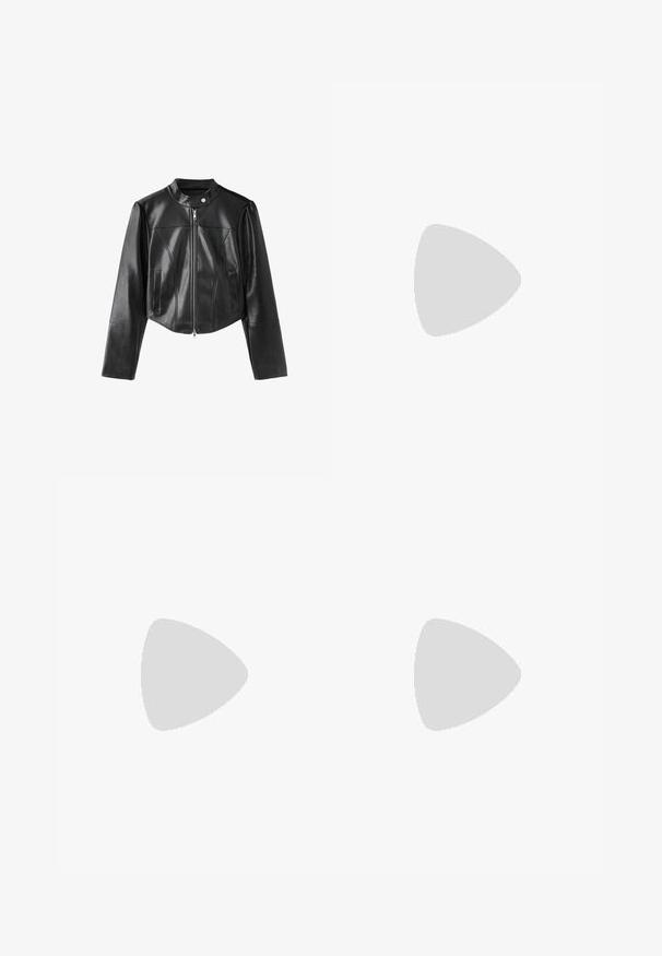 Schwarze kurze Jacke aus Kunstleder mit Frontreißverschluss, Stehkragen mit Druckknopf und zwei vertikalen Seitentaschen.; Schwarzer Kunstlederstoff mit glatter Textur und subtiler Glanz, der weiche Falten und ein leichtes Maserungsmuster aufweist.; Wojas Stiefelette - czarny; Schwarze Lederhandtasche mit gebogenem Griff, silbernem Schloss vorne und abnehmbarem silbernem Kettenriemen auf weißem Hintergrund.