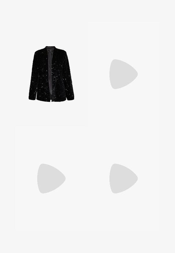 Sort langærmet pailletblazer med åben front og glat for, vist på hvid baggrund.; Guld- og beige slangeskindsprint halterneck-kjole med høj krave og kontrasterende sorte sidepaneler, der har en glat, blank overflade.; Sort laklæder sandal med høje hæle, firkantet tå, tynd frontstribe og justerbar ankelrem med sølvspænde.; Reiss ADALINE EMBELLISHED - Clutches - silver coloured
