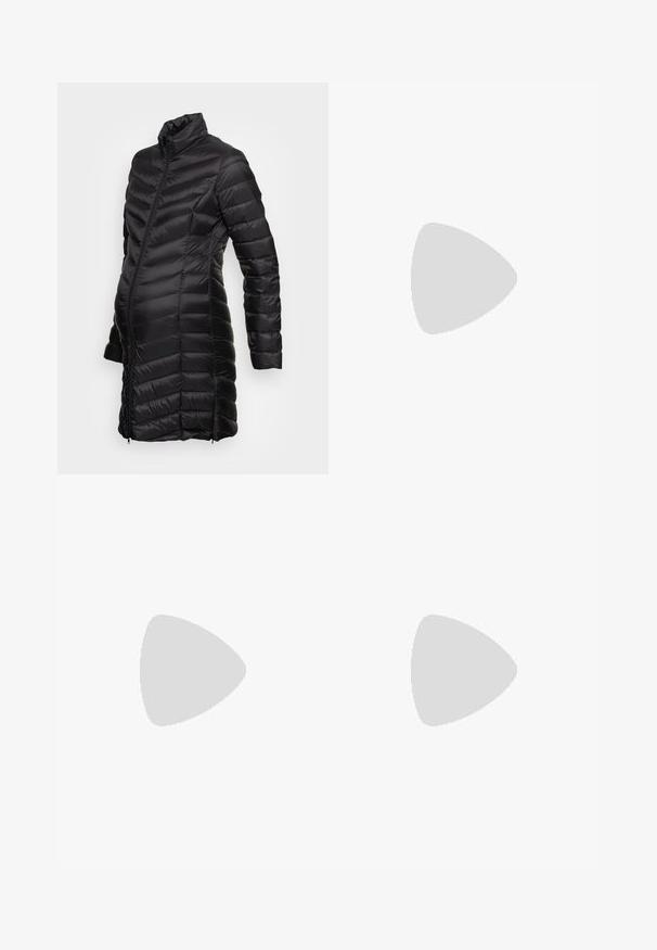 Anna Field MAMA Wintermantel - black; Roze geribbelde gebreide trui met een hoge kraag, puffmouwen en een aansluitende zoom. Ontworpen voor een zwangere silhouet. Zachte textuur.; Zwarte zwangerschapsleggings met een hoge, ondersteunende tailleband, een gladde textuur, een aansluitend ontwerp en zonder zichtbare patronen of versieringen.; Zwarte leren enkellaarzen met elastische zijpanelen, dikke rubberen zool en een robuuste platformontwerp. Voorzien van trekbanden voor eenvoudig aan- en uittrekken.