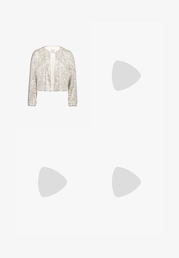 Veste courte en sequins argentés scintillants avec des manches longues et un col rond. Design à l'avant ouvert, doublure intérieure lisse.; Robe bodycon avec un design à une épaule, fabriquée en tissu pailleté doré. Présente une silhouette ajustée et une texture lisse.; Sandales avec talons en or métallisé, à talon block, à bout ouvert et design de lanières entrecroisées. La lanière de cheville dispose d'une fermeture à boucle.; Hey Kyla Sac à main - gold