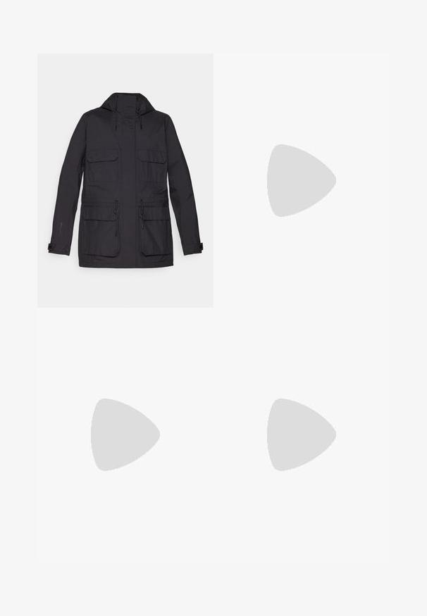 Zwarte waterdichte jas met een capuchon, twee borstzakken, verstelbare koordjes en een gladde, matte textuur. Beschikt over drukknopen bij de manchetten.; Zwarte jumpsuit met lange mouwen en kraag, ritssluiting aan de voorkant, verstelbare riem in de taille en ritsen nabij de onderkant van brede pijpen op een witte achtergrond.; Zwarte waterdichte sportschoen met een gestructureerde mesh bovenkant, rubberen zool, elastische veters en minimale reflecterende accenten voor zichtbaarheid.; Zwarte tactische rugzak met meerdere compartimenten, een gevoerde mesh rug en laser-gekapte accenten; inclusief versterkte ritsen en verstelbare banden.
