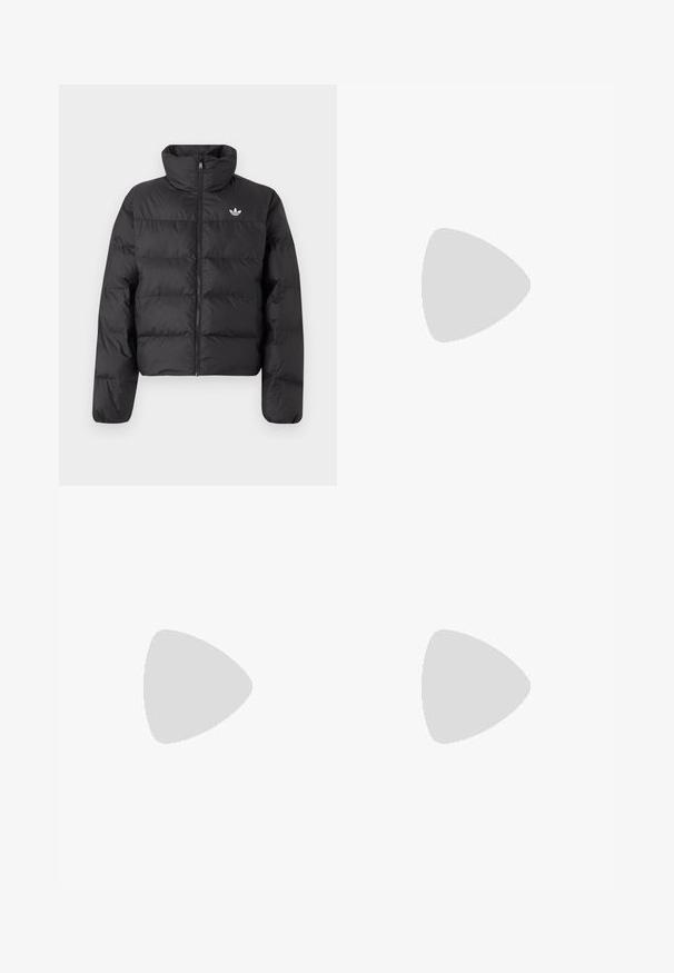 Zwarte gewatteerde jas met hoge kraag, ritssluiting aan de voorkant, lange mouwen en klein wit Adidas-logo op de borst.; Groene mouwloze Adidas top met "Original Athletics" in grote gemengde letters gedrukt aan de voorkant en het Adidas-logo eronder.; Zwarte sportbroek van een zachte, gestructureerde stof, met een elastische tailleband, zijzakken en een driehoekig logo accent op de dij.; Zwarte Adidas-sneaker met witte strepen, blauwe veters en een gumzool die boven een grijze betonnen trede zweeft in zacht licht.