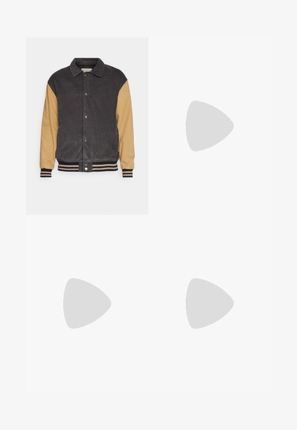 Chaqueta de corduroy y tela suave con un cuerpo gris oscuro y mangas marrón claro. Presenta botones a presión y puños y dobladillo acanalados a rayas.; Camiseta negra de algodón con un logo de guion en blanco "Pepe Jeans" con un acento azul, cuello redondo y mangas cortas. Diseño simple y sólido.; Vaqueros de mezclilla azul con un diseño de pierna ancha, que presentan un lavado desgastado, cinco bolsillos, trabillas para el cinturón y un cierre con un solo botón.; Zapatilla de cuero negra con rayas blancas, suela de goma texturizada y parte frontal con cordones. Cuenta con una etiqueta de marca en la lengüeta.