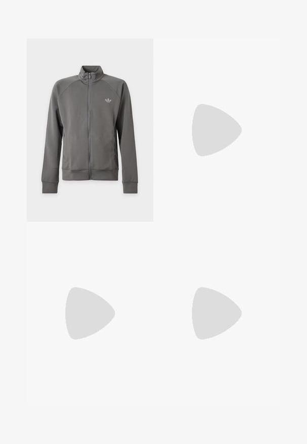 Tmavošedá bunda na zips s vysokým golierom a logom Adidas na ľavej strane hrudníka, s dlhými rukávmi a bočnými vreckami na bielom pozadí.; Zelené bavlnené tričko s okrúhlym výstrihom, krátkymi rukávmi, logom Adidas na ľavej strane a kruhovou nášivkou s červeným dizajnom na pravej strane.; Čierne atletické nohavice Adidas s neonovo zelenými zakrivenými líniami a tromi pruhmi po stranách, elastickým pásom a logom Adidas na prednom stehne.; Čierne športové topánky vyrobené z pletiva a syntetických materiálov, s textúrovaným povrchom, viacerými šedými pruhmi a polstrovaným golierom.