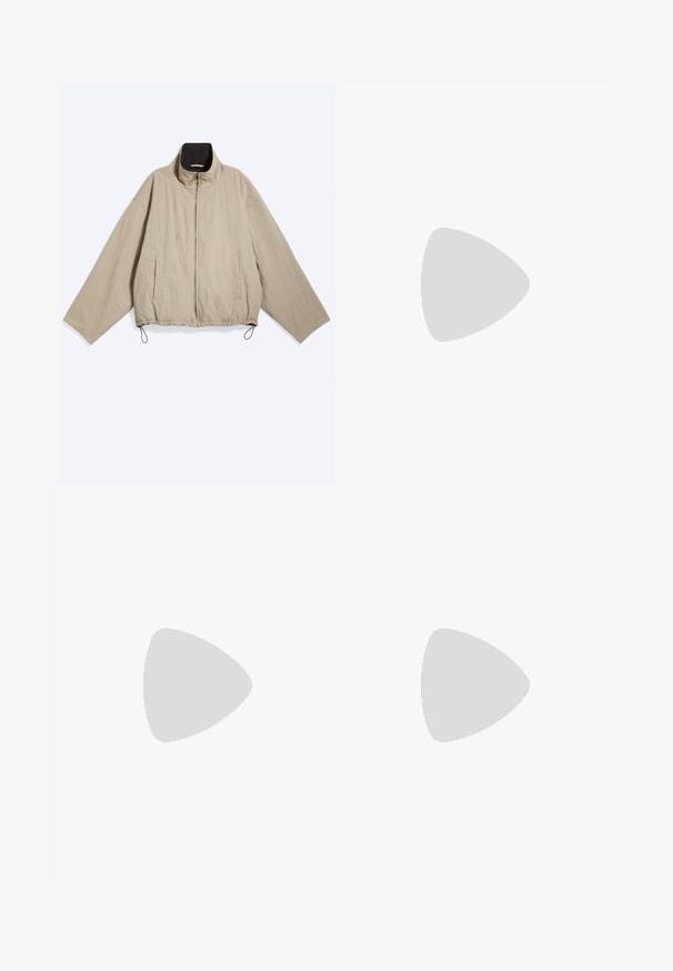 Beige jakke med lynlås, lange brede ærmer, to sidelommer, høj krave med sort indvendig foring og justerbare snore forneden.; Mørkebrun langærmet crew neck-shirt med løs pasform og let krøllet på den ene side, vist på en ensartet lys baggrund.; Bordeaux og tan leopardprint brede benjeans. Fremstillet af denim, med et klassisk fem-lomme design og metalhardwaredetaljer.; Gul ruskindssneaker med røde striber, flad sål og polstret krave; har snørelukning og mærketag.