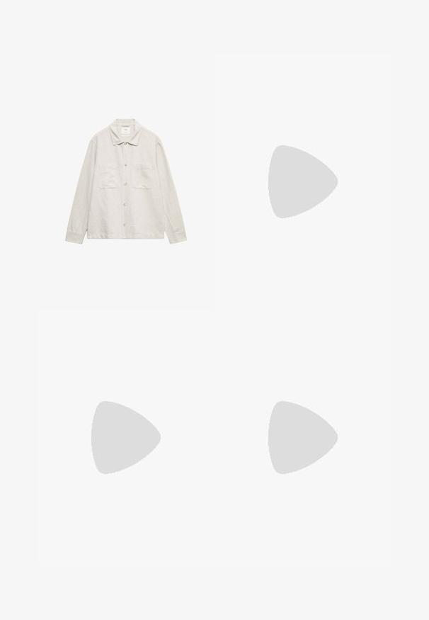 Lysebeige langærmet skjortejakke med krave, knapper foran og to brystlommer, vist på en ensfarvet hvid baggrund.; Mørkegrøn crew-neck t-shirt, kortærmet, blødt stof, afslappet pasform, glat tekstur, ingen synlige mønstre eller accenter.; Oliven grønne cargo-shorts lavet af slidstærkt stof, med flere sidelommer, bæltestropper og syede detaljer for ekstra struktur.; Brun ruskind Chelsea-støvle med elastiske sidepaneler, trækflapper foran og bagpå samt en lagdelt træhæl.
