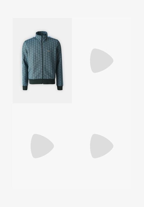 Lacoste Tréningová bunda - green/argentine blue; Tmavozelené bavlnené tričko s krátkym rukávom, okrúhlym výstrihom a malým logom krokodíla Lacoste na ľavej strane hrude.; Svetlomodré džíny s rovnými nohavicami, štýl s piatimi vreckami a kontrastným šitím. Zapínanie na gombík a zips v páse.; Tmavozelená a námornícka nízka teniska s béžovou podrážkou, oranžovým detailom na päte a modrou vnútornou podšívkou, zobrazená z boku na bielom pozadí.