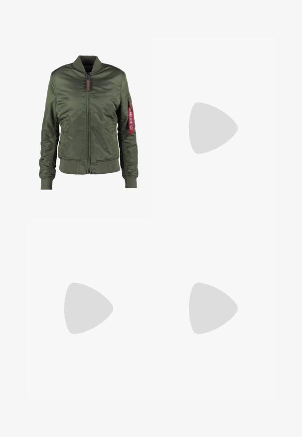 Alpha Industries Blouson Bomber - sage green; T-shirt noir à côtes avec un col montant et des manches courtes. Design lisse et ajusté sans motifs ni détails matériels visibles.; Jeans en denim noir avec une coupe droite, dotés d'une taille standard, de passants de ceinture et de deux poches avant. Texture lisse, matériel minimal.; Baskets à paillettes argentées avec une semelle en caoutchouc blanche, présentant un bout arrondi, un design à lacets, et une étiquette logo sur le côté.