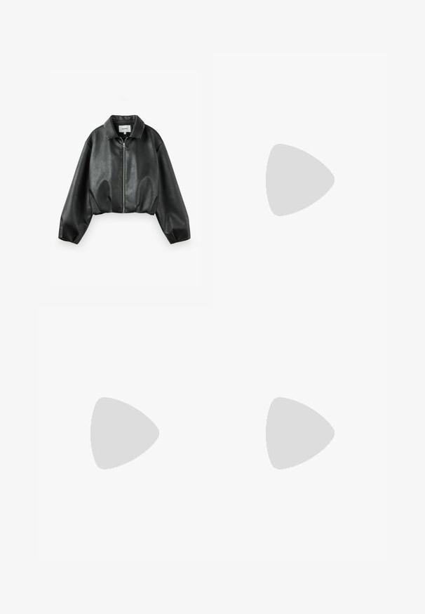 Chaqueta corta de cuero sintético negro con mangas largas, cuello y cierre delantero con cremallera plateada sobre un fondo blanco liso.; Weekday LOLO OFF SHOULDER - Jersey de punto - grey melange; Jeans de mezclilla gris deslavado de cintura alta con cinco bolsillos, cierre de botón y un corte recto relajado.; Zapatillas de cuero blancas con rayas negras, suela de goma, puntera redonda, cierre de cordones y caperuza de ante gris suave.