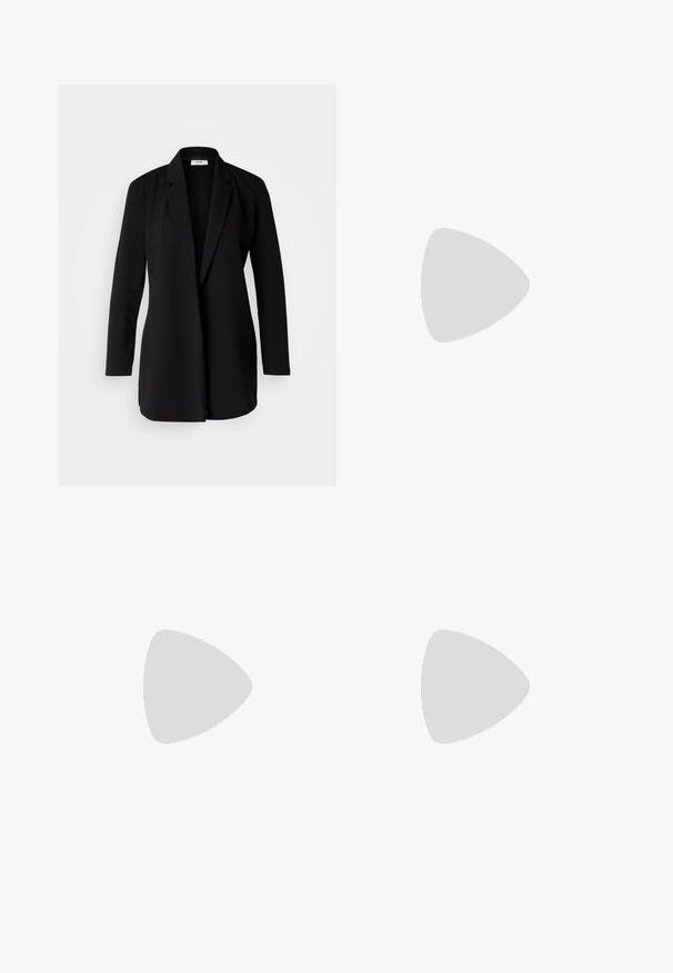 Čierny oblekový blazer vyrobený z hladkého materiálu, s klopovým golierom, dlhými rukávmi a otvoreným predným dielom bez gombíkov alebo kovania.; Sivý rebrovaný rolák s dlhými rukávmi, vyrobený z pleteného materiálu. Má priliehavý strih a vysoký golier pre zvýšenie tepla.; Čierne skinny džíny vyrobené z denimu, s klasickým dizajnom piatich vreciek, prešitými švami a vysokým pásom. Hladká textúra a zúžený strih.; Čierne semišové tenisky s bielymi akcentmi a šnúrkami, s hrubou bielou podrážkou a kontrastným prešívaním, doplnené o bielu ponožku.