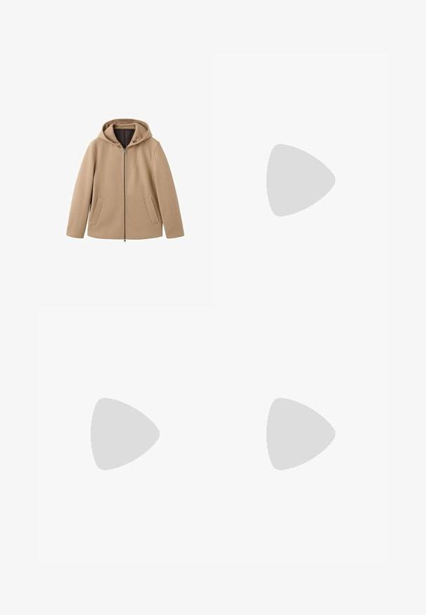 Beige hættetrøjejakke lavet af blødt stof, med frontlynlås, to sidelommer og en løs pasform. Glat tekstur, minimalistisk design.; Hvid langærmet pullover med ribstrikkede manchetter og kant, med høj krave og forreste kvart-lynlås.; Kremfarvede ribstrikkede bukser med elastisk talje og sidelommer, lige ben design på en ensfarvet hvid baggrund.; Beige loafers i ruskind har en glat overflade, rund tå, syningsdetaljer og en gummisål for fleksibilitet. Brandingen er diskret placeret.