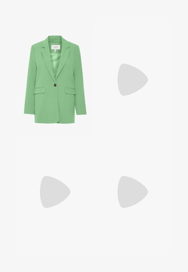 Grøn blazer med et glat, struktureret stof, klippede reverser, enkelt brunt knaplukning og to forlommer.; Lys mintgrøn satin camisole med tynde justerbare stropper og en subtil draperet udskæring, forfra.; Lysegule joggerbukser lavet af blødt stof, med en elastisk talje i livet og snøre, samt sidelommer.; Lav lav sko med pastel lilla mesh, fersken- og grønne accenter, hvide snørebånd og en chunky hvid sål med en rillede lilla ydersål.