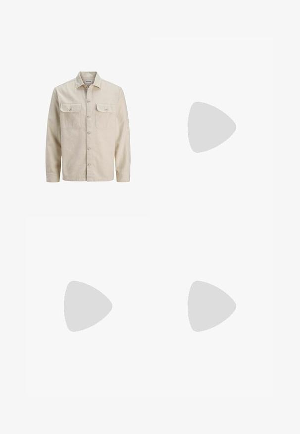 Beige skjorte med knaplukning i blødt stof, der har to brystlommer, lange ærmer og en lige søm. Ensfarvet tekstur uden mønstre.; Rundhals kortærmet t-shirt i ensfarvet hvid, lavet af blød bomuld, har et simpelt design uden synlige mønstre eller detaljer.; Lyseblå denimjeans med slim fit, fem-lomme design, subtilt falmet struktur og metaludstyr ved lynlåsen og knaplukningen.; Hvide lærreds sneakers med gummisål, der har seks snørehuller, en struktureret tåkap og et minimalistisk design.