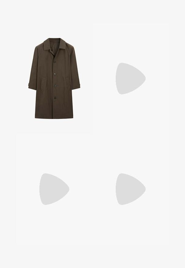Manteau long marron foncé avec col, fermeture à boutons sur le devant et deux poches latérales sur fond blanc.; Pull en tricot côtelé beige avec un col, décolleté en V à l'avant, manches longues et ourlet droit. Texture lisse sur l'ensemble.; Pantalon noir à jambes larges, taille haute, fermeture à boutons et plis sur le devant, présenté sur fond blanc.; Mocassin penny en cuir noir avec talon bas, bout arrondi et une bride sur la partie supérieure de la chaussure.