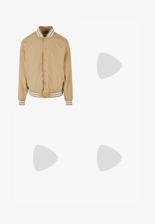 Hellbeige Bomberjacke mit Druckknopfverschluss, geripptem, weiß gestreiften Kragen und Manschetten sowie seitlichen Taschen. Glattes, leicht glänzendes Material.; Braunes Baumwoll-T-Shirt mit kurzen Ärmeln, Rundhalsausschnitt und lockerer Passform. Glatte Textur ohne sichtbare Muster oder Akzente.; Khaki Cargo-Hosen mit mehreren seitlichen Taschen, Knopfverschluss, elastischem Bund und verstellbaren Bündchen. Hergestellt aus strapazierfähigem Stoff.; Brauner Leder-Stiefelette mit schwarzem Kragen, gelben Schnürsenkeln und hellbrauner Sohle. Verfügt über ein Logo und weiße Ziernähe. Robuste Profilsohle.
