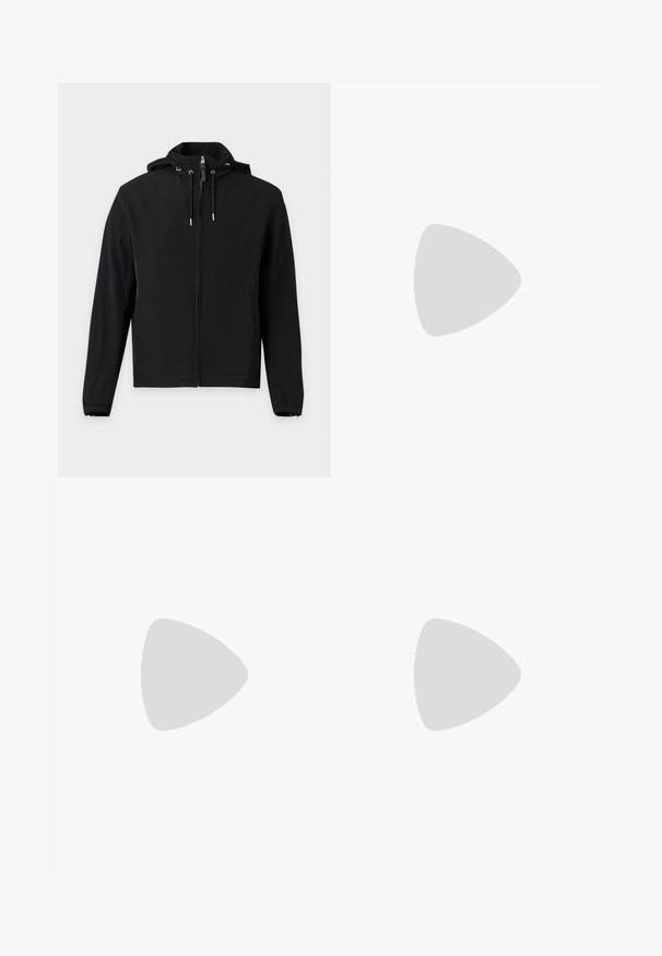 Veste noire zippée avec capuche, cordons réglables, manches longues et poches latérales, présentée sur un fond clair uni.; Débardeur noir côtelé sans manches avec logo blanc "MAISON KITSUNÉ PARIS" centré sur la poitrine, col rond.; Shorts bleu marine sur mesure, longueur genou, avec passants de ceinture et fermeture à glissière avant cachée, présentés à plat sur un fond blanc.; Basket basse en cuir noir avec lacets noirs et semelle épaisse noire, vue de profil sur fond gris clair.