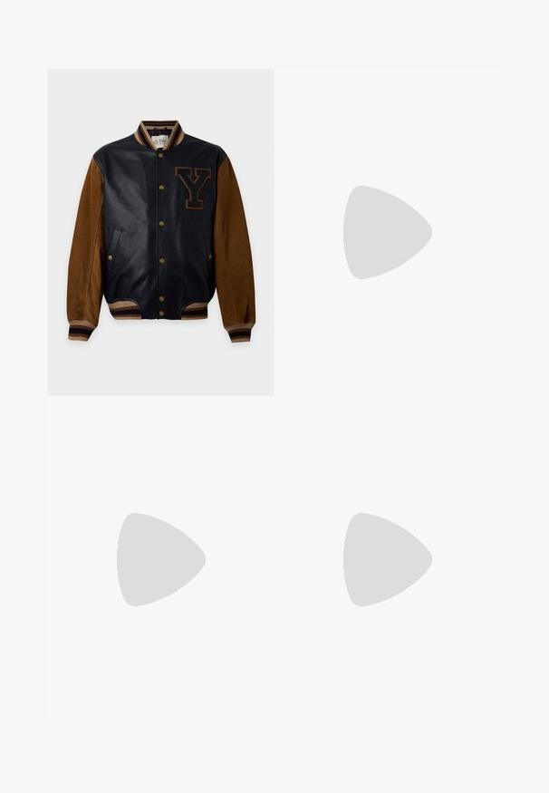 Veste varsity en cuir noir avec manches en suède marron, col et poignets côtelés rayés, boutons pression à l’avant et grande lettre Y sur la poitrine.; T-shirt noir à manches courtes avec col rond, portant une étiquette "WEEKDAY" à l'intérieur du col, présenté à plat sur un fond clair.; Pantalon noir droit avec fermeture à bouton et zip à l'avant, poches latérales et passants de ceinture sur un fond clair uni.; Bateau en cuir marron foncé avec un profil bas, comportant des œillets en laiton et des coutures contrastées, une semelle en caoutchouc plate et une finition texturée.