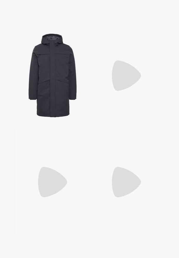 Mørkegrå hætteparka jakke med frontlynlås og trykknaplukning. Har to frontlommer og en enkel, glat overflade.; Lys grå langærmet crewneck sweatshirt med ribbede manchetter og kant, vist fladt på en ensfarvet baggrund.; Marineblå bukser lavet af glat stof, med almindelig pasform, fem-lomme design og foran knaplukning.; Hvide sneakers lavet af glat syntetisk materiale, med flade snørebånd, perforeret tå og en gummisål med et tekstureret grebmønster.