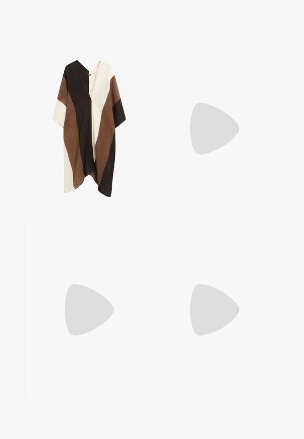 Lockerer Kimono-Stil-Cardigan mit weiten Ärmeln aus fließendem Stoff, mit vertikalen Farbblöcken in Schwarz, Braun und Creme.; Kurzarmbluse in Marineblau, Hellblau und Grün. Mit abstrakten, kreisförmigen Mustern und einer lockeren Passform sowie einem runden Ausschnitt.; Materiel DIAGONAL GATHERED SKIRT - Bleistiftrock - golden hour; Schwarzer Lederstiefel in mittlerer Wadenhöhe mit spitzer Zehe und gebogenem, niedrigem Absatz vor hellem, einfarbigem Hintergrund.