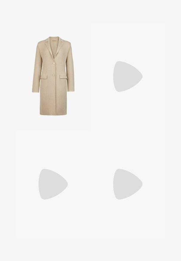 Manteau en mélange de laine beige avec un col à revers, fermeture à bouton unique et deux poches avant. Design élégant et structuré avec des manches longues.; Pull en tricot couleur crème avec une texture côtelée, col rond et manches longues. Présente une coupe décontractée et un ourlet droit.; Pantalons large gris fabriqués dans un tissu lisse, dotés de plis à l'avant et de poches latérales. Design simple avec une coupe structurée.; Mocassin en daim marron avec un bout arrondi, une lanière décorative de type penny, des détails cousus et un petit talon en caoutchouc texturé.