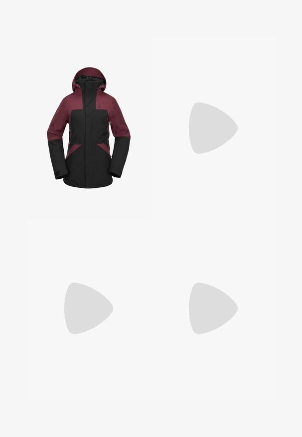 Schwarze und burgunderfarbene wasserdichte Herrenjacke mit Reißverschluss vorne, verstellbarem Kapuze und zwei seitlichen Taschen. Aus strapazierfähigem, strukturiertem Material gefertigt.; Dunkelgrüner Fleece-Pullover mit einem schwarzen hohen Kragen, ausgestattet mit einer Druckknopfleist und strukturiertem Stoff für Wärme.; Wasserabweisende, rosa Skihose mit geradem Schnitt, gefaltetem Vorderteil, zwei seitlichen Taschen und schwarzen Akzenten an den Knöcheln.; Schwarze High-Top-Sneaker mit weißen Gummi-Sohlen, strukturiertem Stoff, grünen und orangenen Akzenten sowie weißen Schnürsenkeln. Detaillierte Nähte an den Seiten.