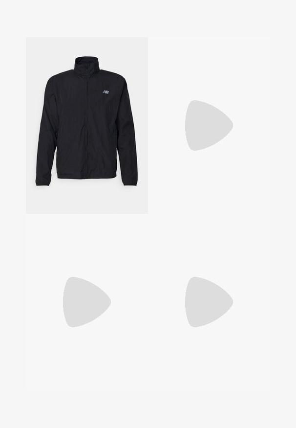Must kevyt takki, jossa täysipitkä vetoketju edessä, korkea kaulus, pitkät hihat ja pieni New Balance -logo vasemmassa rinnassa.; Tummaharmaa T-paita, joka on valmistettu pehmeästä, tekstuurisesta kankaasta. Ominaisuuksiin kuuluu klassinen pyöreä kaula-aukko ja lyhyet hihat, joissa on hillitty kuvio. Ei näkyviä logoja.; Musta kartiomainen verkkarihousut joustavalla vyötäröllä, kiristysnauhalla, sivutaskuilla ja resorilla nilkoissa, asetettuna tasaisesti valkoiselle taustalle.; Minimalistinen valkoinen matala tennari, jossa teksturoitu verkkokangas, valkoinen pohja ja vaaleanbeige nauhapaneeli.