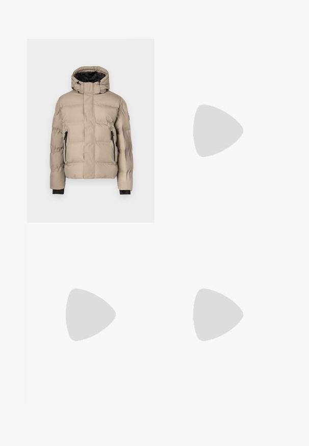 Veste matelassée beige avec col montant, intérieur noir, deux poches zippées et texture matelassée pour l'isolation. Aucune marque visible.; Sweat à capuche en molleton doux, avec une partie supérieure vert foncé et une partie inférieure noire, zippé orange et cordons ajustables.; Jean noir droit avec poches avant, passants pour ceinture, fermeture par bouton et coutures apparentes sur un fond uni.; Sneaker en cuir noir avec des rayures blanches, semelle en caoutchouc texturée et devant à lacets. Présente une étiquette de marque sur la languette.