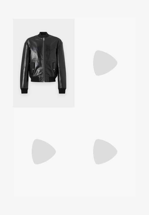 Veste bomber en cuir noir avec fermeture éclair à l'avant, deux poches à rabat avec bouton-pression, poignets côtelés et ceinture côtelée.; Pull en maille côtelée noire à manches longues avec col rond et étiquette J. Lindeberg à l'arrière, à l'intérieur du col.; Jean en denim noir à coupe droite avec poches avant et arrière et fermeture par bouton, présenté sur un fond neutre plat.; Mocassin en cuir noir avec une finition brillante, bout arrondi, détails de couture subtils et semelle en caoutchouc épaisse pour la durabilité.