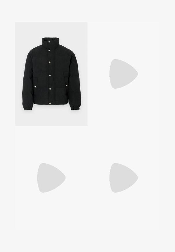Veste matelassée en velours côtelé noir avec un col montant, une fermeture à boutons-pression, deux poches avant et des poignets élastiques pour un ajustement parfait.; Only & Sons ONSBRANT CREW KNIT - T-shirt imprimé - beige; Jean en denim bleu foncé avec une coupe droite, doté de cinq poches et d'une fermeture à bouton. Le tissu présente une texture visible et un léger dégradé.; Baskets blanches avec des accents noirs et gris, présentant un embout texturé gris, une semelle en caoutchouc noir et des lacets plats blancs. Design épuré, style minimaliste.