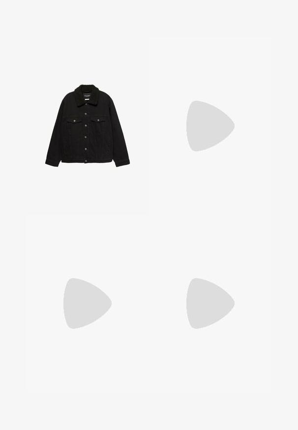 Veste en denim noir avec fermeture à boutons, deux poches poitrine, poches latérales et un col en sherpa noir.; T-shirt en coton noir avec une coupe décontractée, dotée d'un design à manches courtes et d'un graphique rétro 'PULP FICTION' en orange sur le côté gauche de la poitrine.; Jean en denim noir à coupe décontractée, avec des détails usés et plusieurs zones déchirées. Design à cinq poches avec fermeture à bouton.; Botte de combat en cuir noir avec une tige haute, bout rond, laçage sur le devant et semelle en caoutchouc robuste avec un profil de crantage profond pour une meilleure adhérence.
