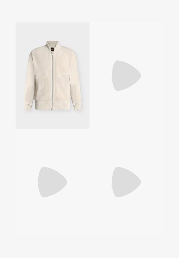 Veste bomber beige clair à fermeture éclair, avec col, poignets et ourlet côtelés, dotée de deux poches latérales zippées et d'une petite étiquette noire à l'intérieur du col.; T-shirt à manches courtes de couleur rose poussière, en tissu doux, avec un col rond et des manches retroussées, offrant une coupe décontractée.; Jean en denim bleu foncé avec une coupe droite, doté d'une braguette zippée, d'une fermeture par bouton, de cinq poches et de détails de couture contrastants.; Baskets en toile beige avec bout arrondi, semelle en caoutchouc plate et lacets à l'avant. Présente un design minimaliste et un accent noir contrastant au niveau du talon.