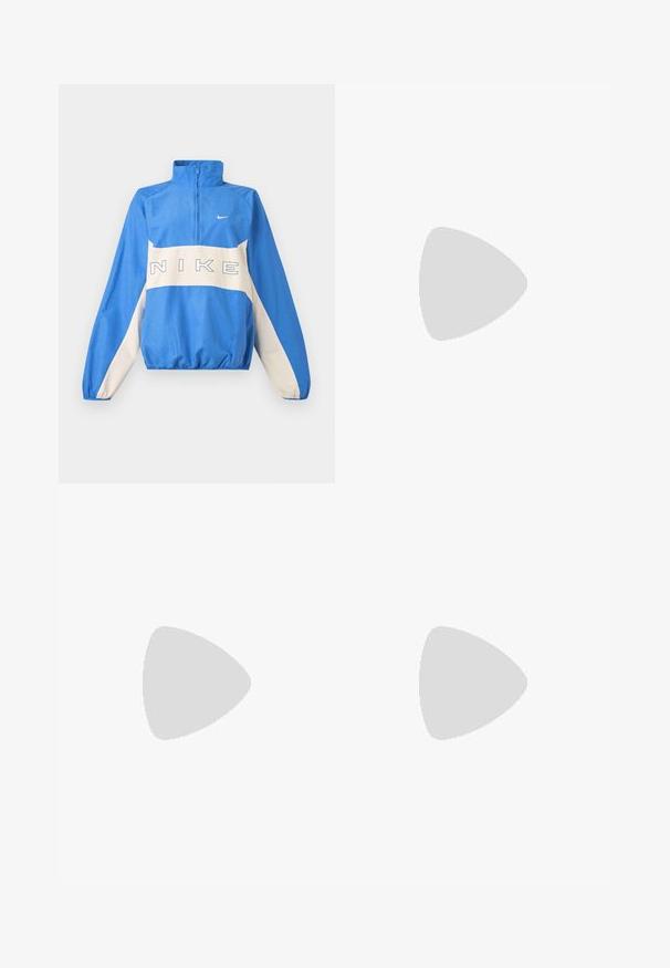 Μπλε και λευκό πουλόβερ Nike με ημιδιάφανο φερμουάρ, ελαστικά μανσέτες και τελείωμα, με το λογότυπο της Nike γραμμένο στο στήθος και μικρό σήμα Swoosh στην αριστερή πλευρά.; Λευκό πουκάμισο με κολάρο και κουμπιά, με κάθετες ρίγες, μακριά μανίκια, μία θήκη στο στήθος, κατασκευασμένο από λεία ύφασμα με απαλή υφή.; Μαύρο αθλητικό παντελόνι με εφαρμοστή μέση και φαρδιά μπατζάκια. Κατασκευασμένο από ελαστικό ύφασμα, με μικρό λογότυπο στη μία πλευρά.; Ανοιχτό μπλε αθλητικό παπούτσι με λείο συνθετικό επάνω μέρος, με υφή στα διακοσμητικά στοιχεία και σόλα από καουτσούκ. Διαθέτει λογότυπο στο πλάι.
