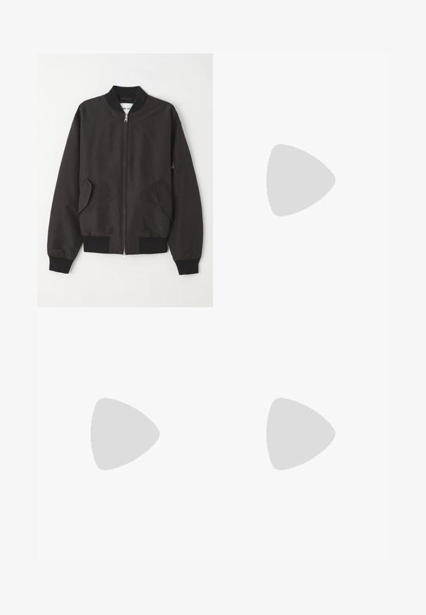 NN.07 Blouson Bomber - black; T-shirt en coton bleu marine avec un col rond et des manches courtes, présentant une texture lisse et un design simple, sans motifs ni accents visibles.; Filippa K TROY TROUSERS - Pantalon classique - black; Baskets basses en cuir marron foncé avec semelle en caoutchouc noire, lacets à l'avant et design minimaliste épuré sur fond clair.
