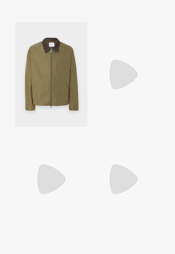 Veste zippée vert olive avec col marron foncé, poche poitrine à gauche et deux poches latérales, présentée sur fond blanc.; Polo en maille côtelée beige à manches courtes avec trois boutons, petit logo brodé sur la poitrine et finition blanche aux manches et à l'ourlet.; Jean bleu clair à taille haute et jambes larges avec passants de ceinture, bouton frontal et fermeture éclair, présenté sur un fond clair uni.; Mocassin homme en cuir noir avec couture moc toe, bride penny, col texturé et petit talon empilé sur fond blanc.