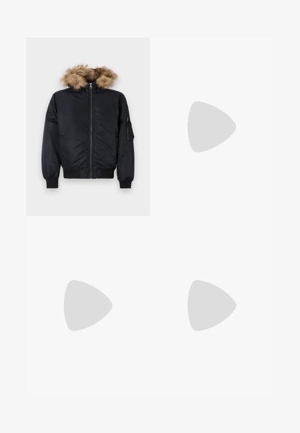 Chaqueta bomber negra con capucha de pelo sintético, cierre de cremallera al frente, puños acanalados y bolsillos laterales. Exterior suave con un brillo sutil.; Sudadera gris claro con un bolsillo tipo canguro, capucha con cordón y texto bordado en negro en la parte delantera. Tejido de mezcla de algodón, puños acanalados.; Pantalones negros de pierna ancha con un frente plisado, que presentan patrones tribales negros brillantes en los costados y una cintura roja con marca.; Zapatilla blanca con acentos en negro y gris, que presenta una puntera texturizada en gris, suela de goma negra y cordones planos blancos. Diseño limpio, estilo minimalista.