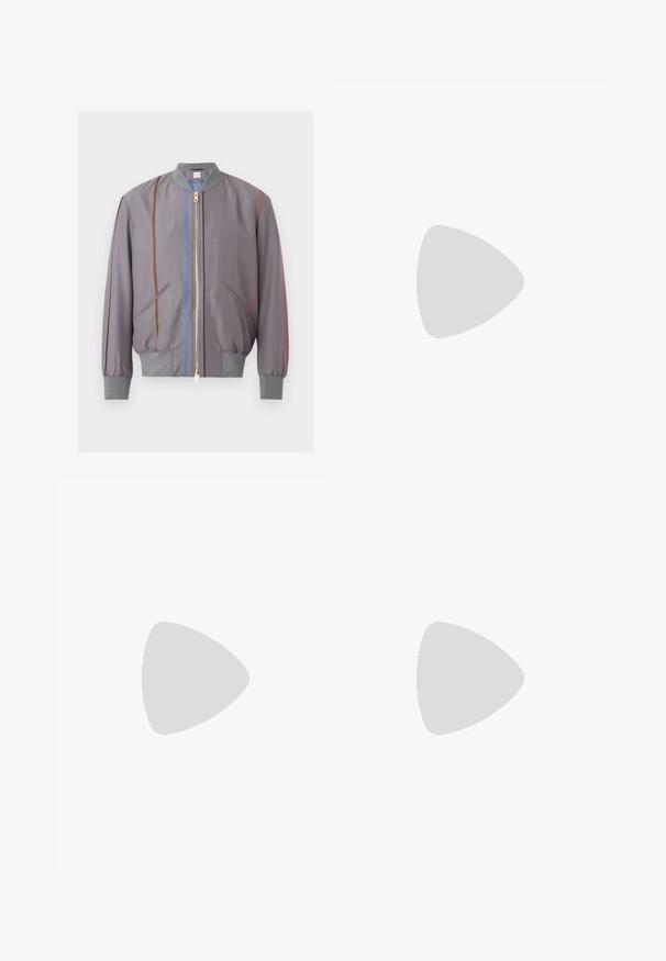 Blouson bomber gris zippé avec poignets et col côtelés, présentant des rayures verticales marron, bleues et rouges sur le devant et les manches.; T-shirt blanc en coton avec un col rond. Présente un graphique noir et gris d'un crâne avec un aigle et des accents feuillus sur le devant.; Won Hundred STEVE - Jean boyfriend - cut blue; Baskets en cuir blanc avec une finition lisse, bout arrondi, lacets plats et semelle texturée. Présente un logo discret sur le talon.