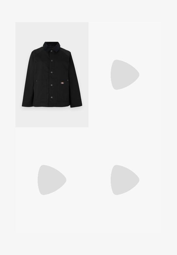 Veste noire boutonnée avec col en velours côtelé, deux poches avant et petit patch logo rectangulaire sur la poche droite.; T-shirt unisexe à manches courtes rose avec un petit patch logo rectangulaire sur la poitrine gauche, présenté sur un fond uni.; Jean bleu taille haute à jambes larges avec poches avant, passants de ceinture, fermeture par bouton, et coutures visibles sur fond blanc.; Baskets basses noires avec bande blanche latérale, lacets blancs, semelle en caoutchouc blanche et bout texturé sur fond neutre.